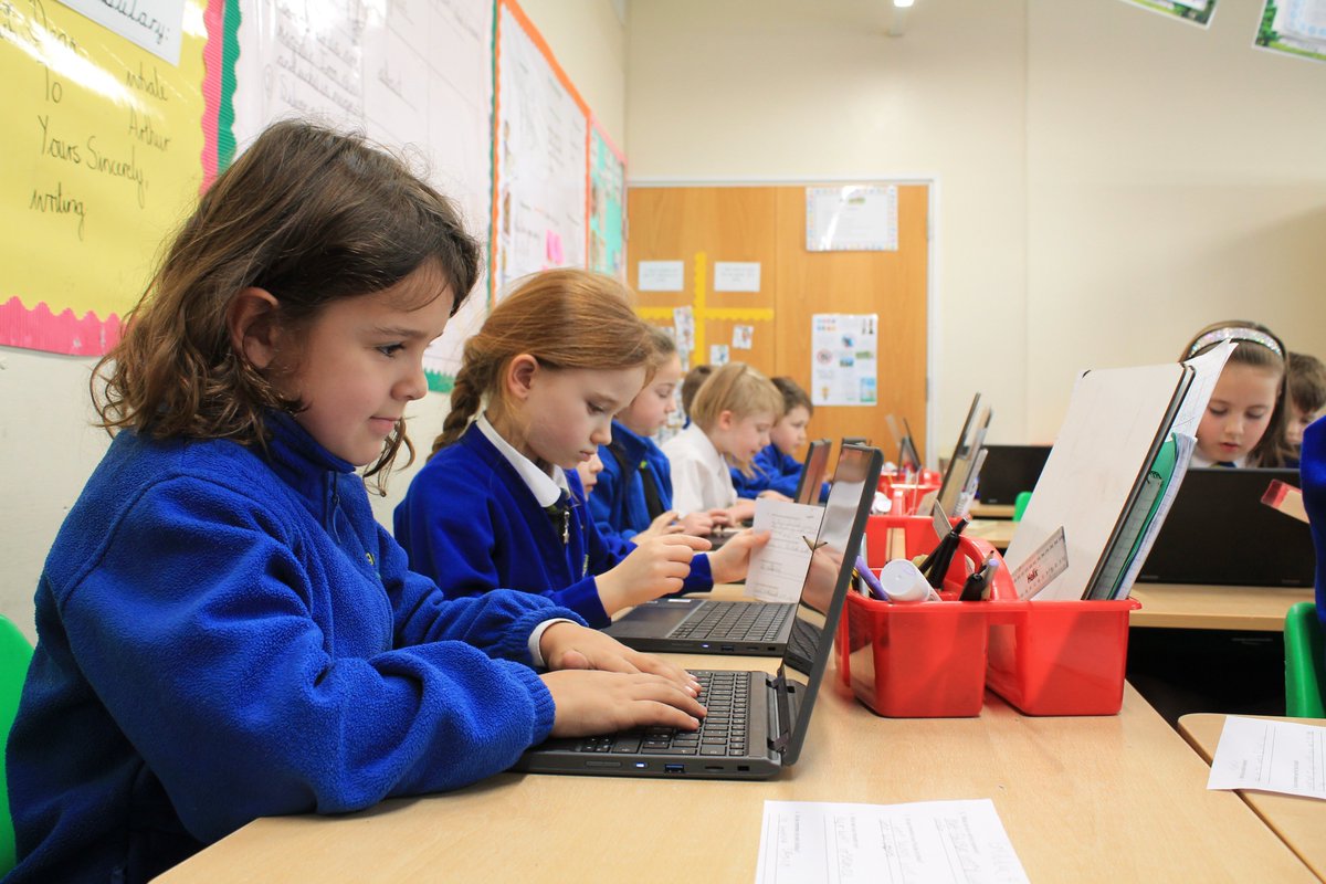 SwingatePrimary's tweet photo. I had the pleasure of taking some photos showing a snapshot of a typical Friday afternoon today! I love our school! #TeamSwingate https://t.co/SHQn0kVBWW