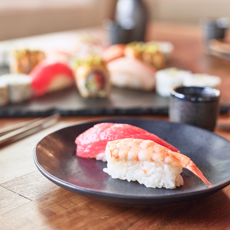 HisshoSushi's tweet photo. Picking up quality sushi at a great price is in. Overpaying for takeout is out. 👋
#HisshoSushi #SushiToGo #MadeFreshDaily #QualityTakeout #ResponsiblySourcedSeafood https://t.co/w8ZdYknpil