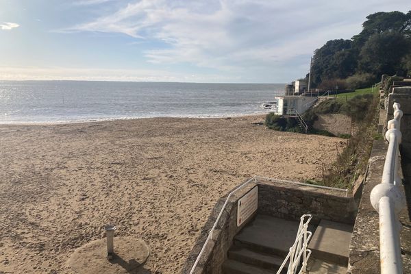 F3PaysdelaLoire's tweet photo. Pollution aux microbilles de plastique. Deux manifestations organisées sur les plages de Pornic et Longeville-sur-Mer ce week-end 
https://t.co/TcdJmK4kg7
#pollution #mer #littoral #environnement https://t.co/w8VixNDYMG