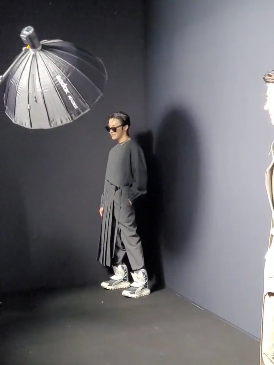 wangteaco's tweet photo. louis vuitton                         dior https://t.co/IwuydkgWtB