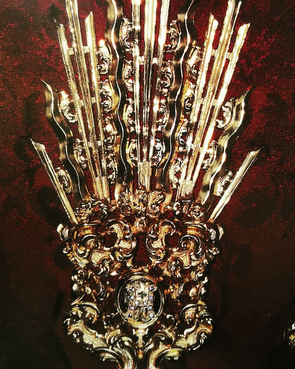 Y terminamos la semana con un poco de Historia.
Las potencias en oro de ley que realizó Emilio Méndez Pucón en 1994 para el Señor atado a la Columna de la <a href="/columnayazotes/">Hermandad de Las Cigarreras</a>
#orfebreria #orfebreriaartesanal #artesaniareligiosa #artesacro #semanasantasevilla #cofradiasandalucia