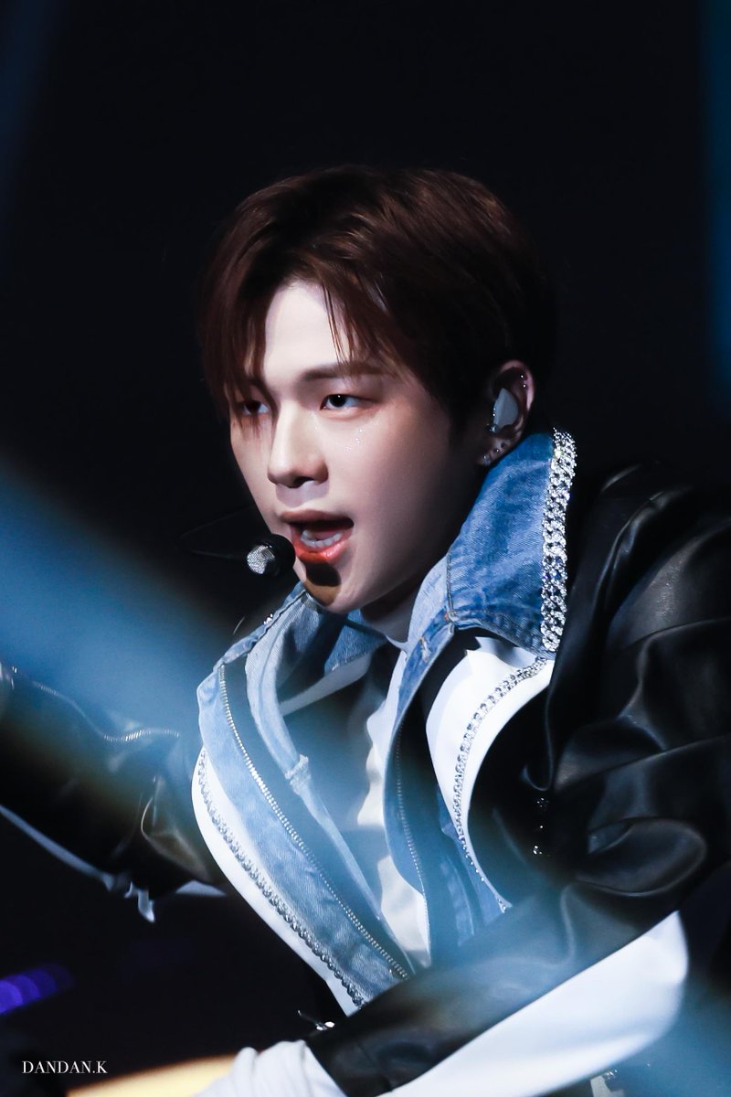 나나나나.... 이밤을 깨워
눈부신 널 봐난 😬

#서가대 #SMA2023 
#강다니엘 #KANGDANIEL