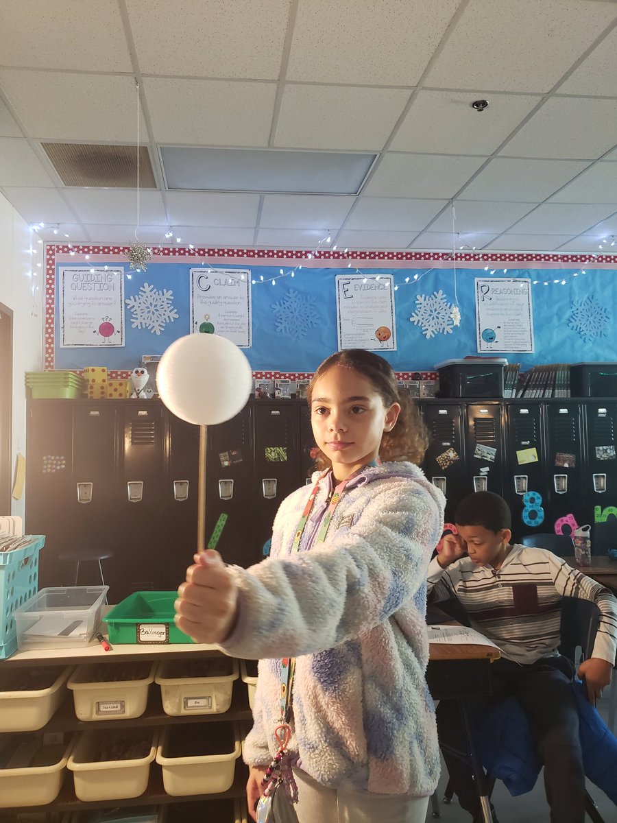 DawsonofDallas's tweet photo. Exploring the moons phases in science today! #makingconnections #lisdscience #CREleads https://t.co/92Yo15C27Q