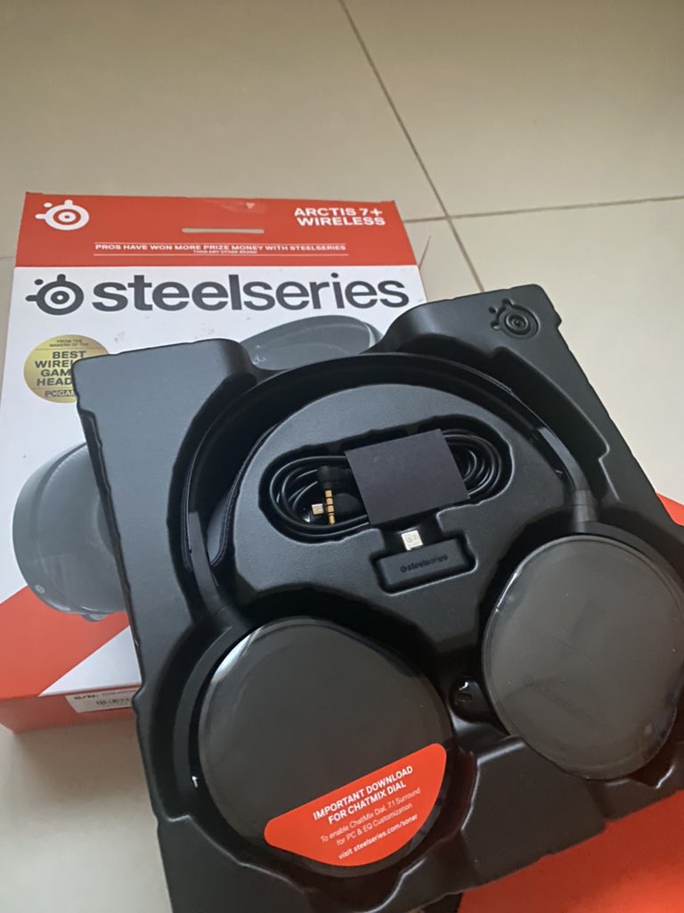 _ulln's tweet photo. @iDrazyy Steelseries Arctis 7 plus
جديده جربتها فقط و ما ناسبتني لأني متعود على سماعات الـopen-back https://t.co/cRRVkj1x70