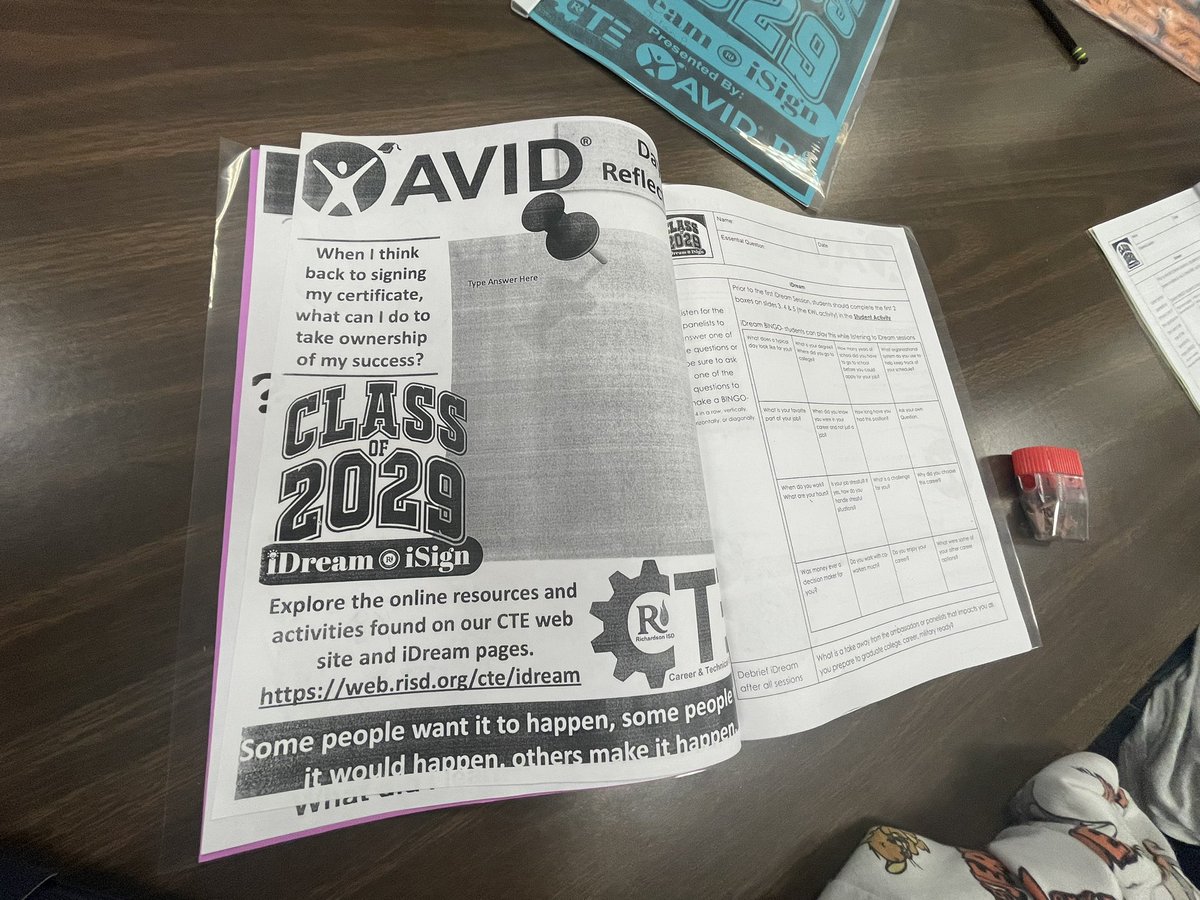 KD5RCA's tweet photo. Class of 29 Stults Road Elementary 
#iDream                                                          #iSign https://t.co/zFkuOLmKjN