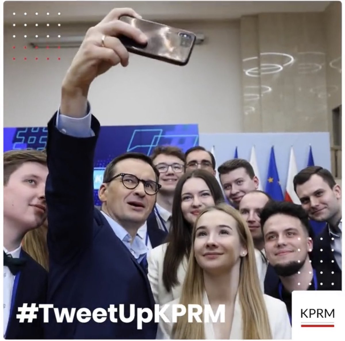 MWielichowska's tweet photo. Znajdź różnicę.
Na 1. premier #Morawiecki szef rozpasanego rządu #PIS bawi się na #TweetUpKPRM i nie znalazł czasu na spotkanie z załogą upadającej firmy.
Na 2. zdjęciu @donaldtusk, który rano spotkał się z załogą #Rafako. https://t.co/koWaD3uhaW