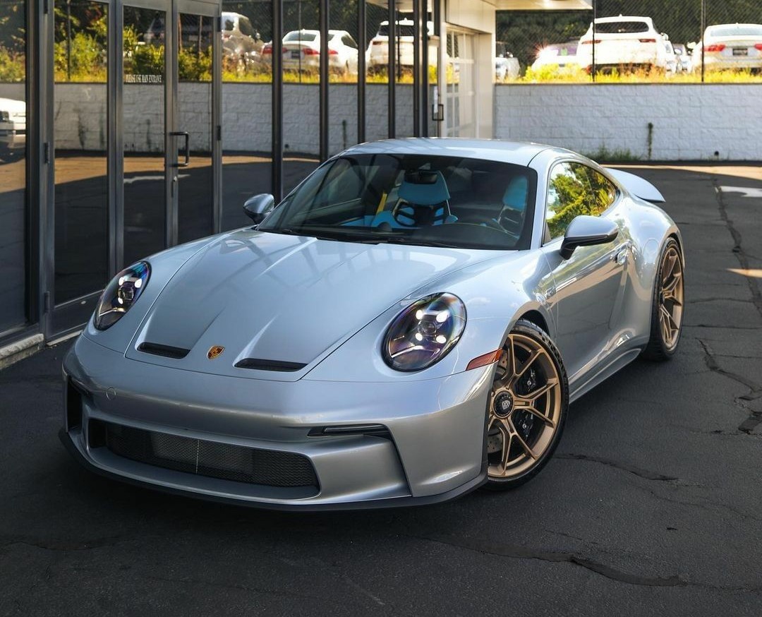 PorscheCIub's tweet photo. Dolomite Silver 992 GT3 Touring https://t.co/RNvtmovTrL