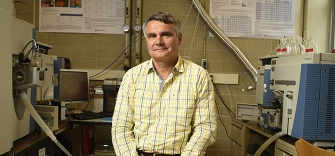 Congratulations to Dr. Janusz Pawliszyn in receiving the Chemical Institute of Canada Medal for his outstanding contribution to the science of chemistry in Canada. 🎉🧪

Learn more about this achievement: uwaterloo.ca/science/news/j…