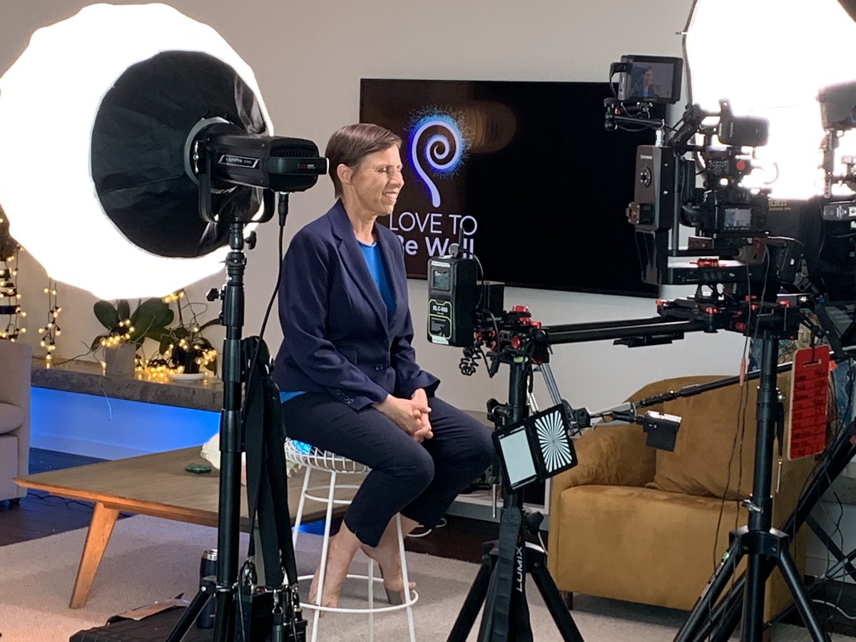 By transforming our relationship with money, we can experience more freedom and joy, and contribute to a sense of unity and generosity. Let's explore the transformative power of love and money.

Retweet to support the pursuit of financial freedom.

#financialcoaching