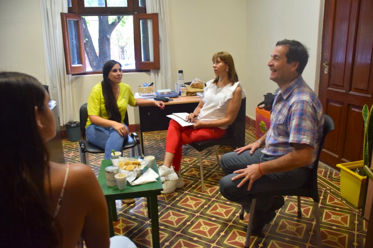 papin1970's tweet photo. Acompañado de  Mariana Corbalán visité la Delegación Regional de Primera Infancia, Niñez y Familia que funciona en calle Alvarado 140, espacio felicitado por el intendente Solís. Dialogamos sobre la importancia de articular acciones de trabajo para alcanzar metas propuestas https://t.co/bsDXnFvKbr