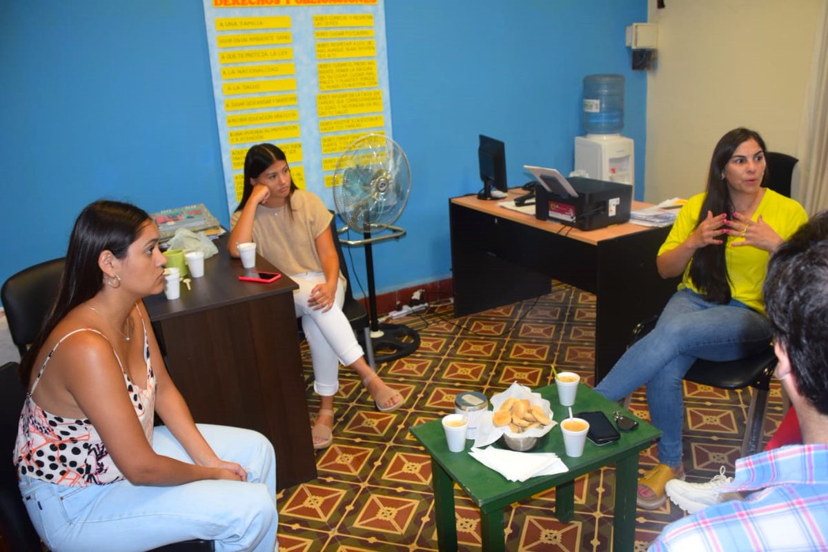 papin1970's tweet photo. Acompañado de  Mariana Corbalán visité la Delegación Regional de Primera Infancia, Niñez y Familia que funciona en calle Alvarado 140, espacio felicitado por el intendente Solís. Dialogamos sobre la importancia de articular acciones de trabajo para alcanzar metas propuestas https://t.co/bsDXnFvKbr