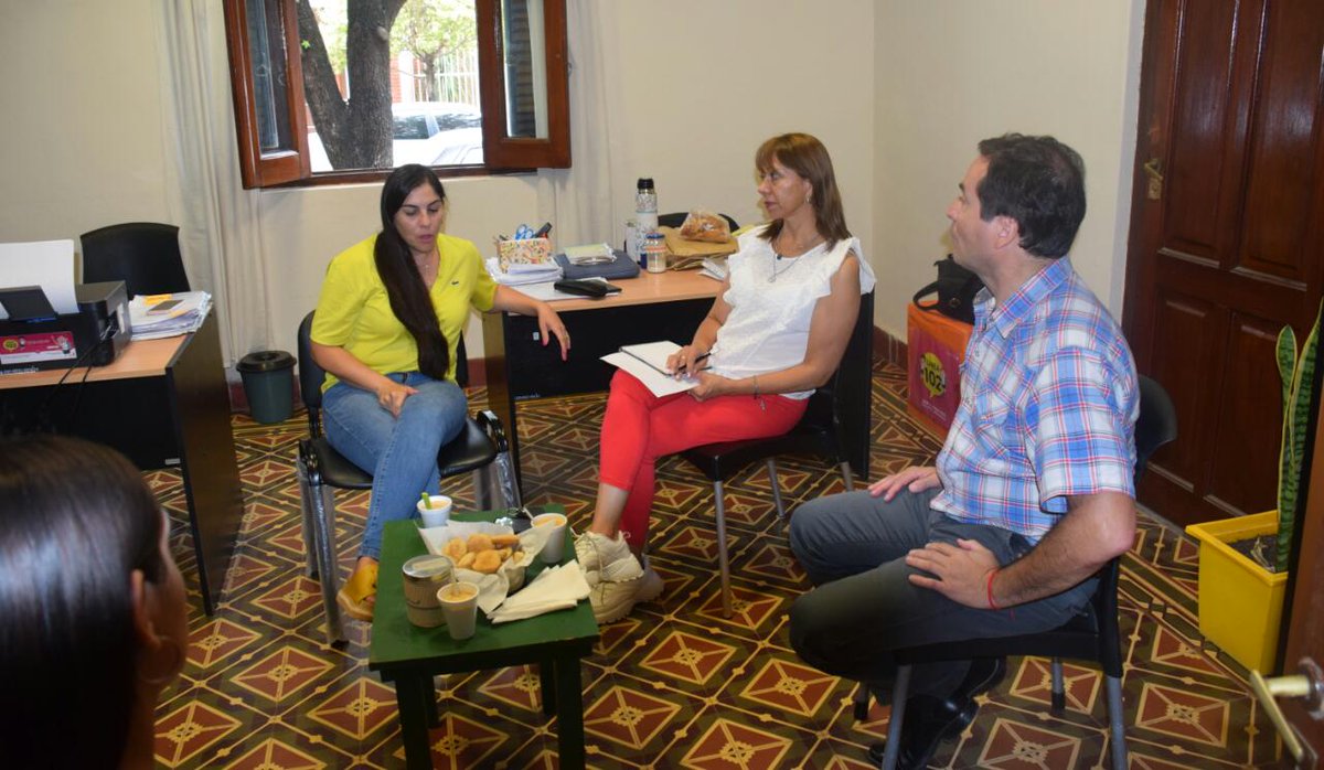 papin1970's tweet photo. Acompañado de  Mariana Corbalán visité la Delegación Regional de Primera Infancia, Niñez y Familia que funciona en calle Alvarado 140, espacio felicitado por el intendente Solís. Dialogamos sobre la importancia de articular acciones de trabajo para alcanzar metas propuestas https://t.co/bsDXnFvKbr