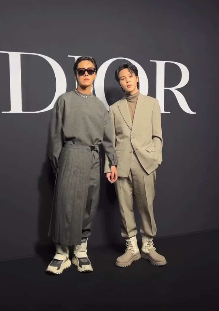 icevminy's tweet photo. Ijin oleng bentar💜💜💜🫠🫠
#JHopeAtDiorFashionShow
#JiminAtDiorFashionShow https://t.co/H8NCmTSOtZ