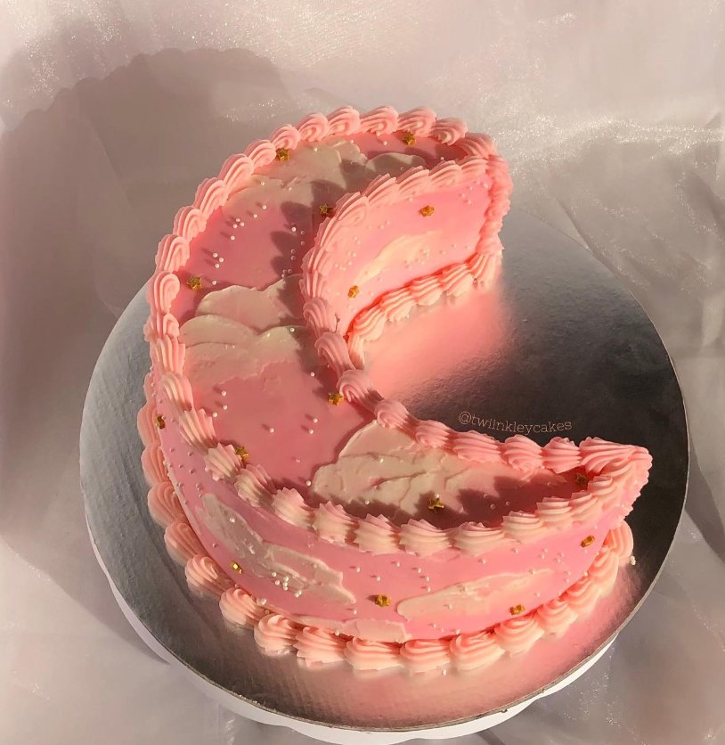 softdeIicacy's tweet photo. these moon-shaped cakes<3 https://t.co/yuVOaYSU1e