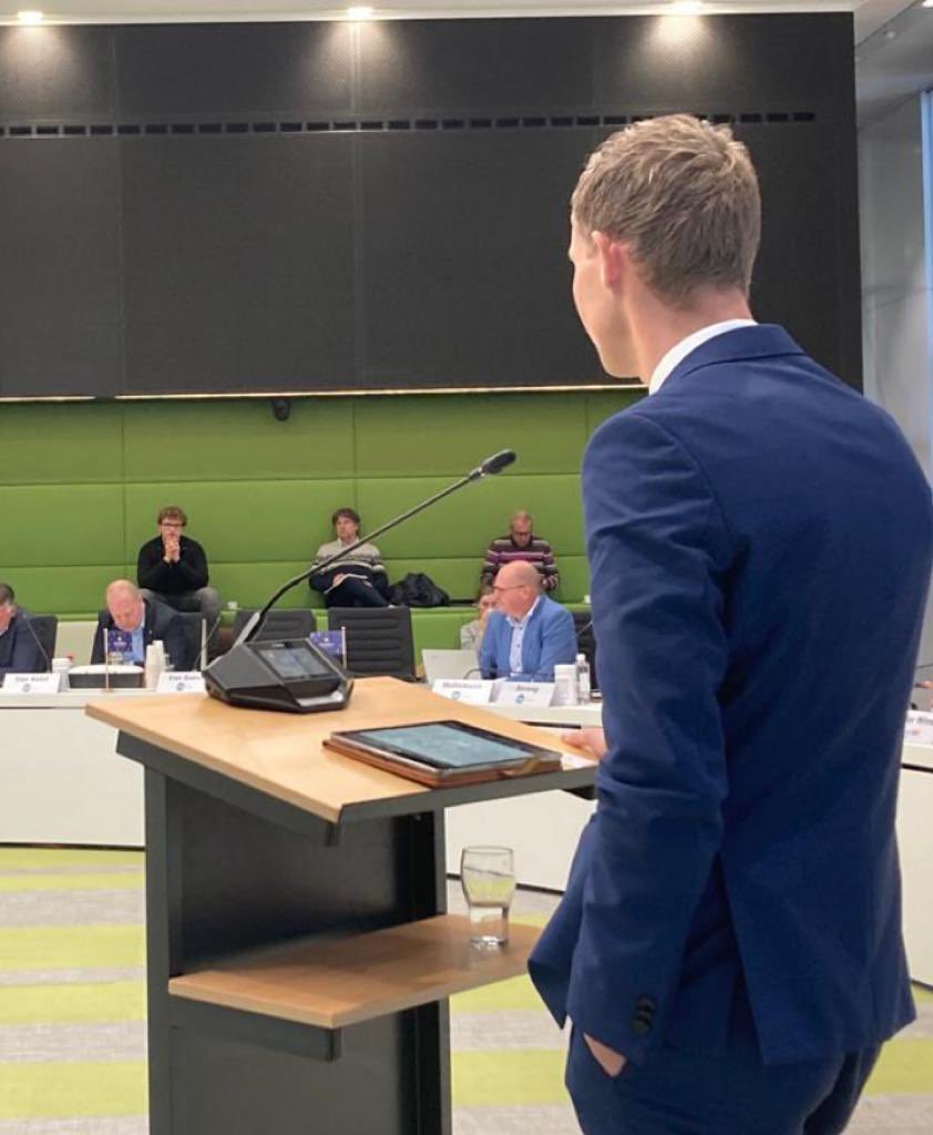 1/2: Onze fractievoorzitter @jobvanmeijeren heeft de burgemeester, gemeenteraad en CDA-leden vandaag laten weten dat hij stopt als raadslid. Job heeft in de Kerstperiode de conclusie getrokken dat hij de gezonde balans tussen gezin, politiek en werk niet goed meer kan vinden.