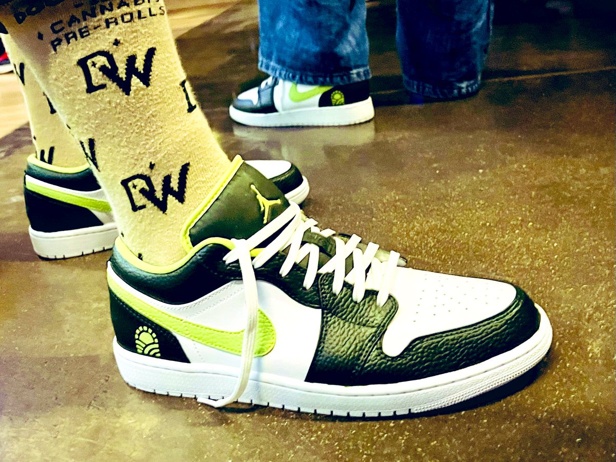 Bkov9's tweet photo. It's gotta be the shoes 💫 

$MSOS $GTBIF https://t.co/5sSa831Kku