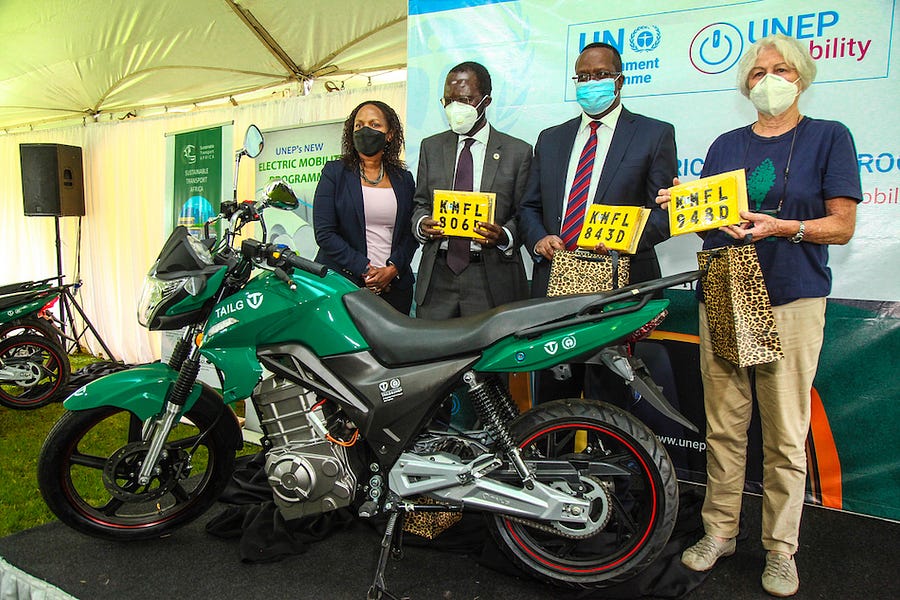 What do electric motorbikes in Kenya tell us about the future of e-mobility? <- it's a) electric, and b) batteries will be hot-swappable whyisthisinteresting.substack.com/p/the-electric…