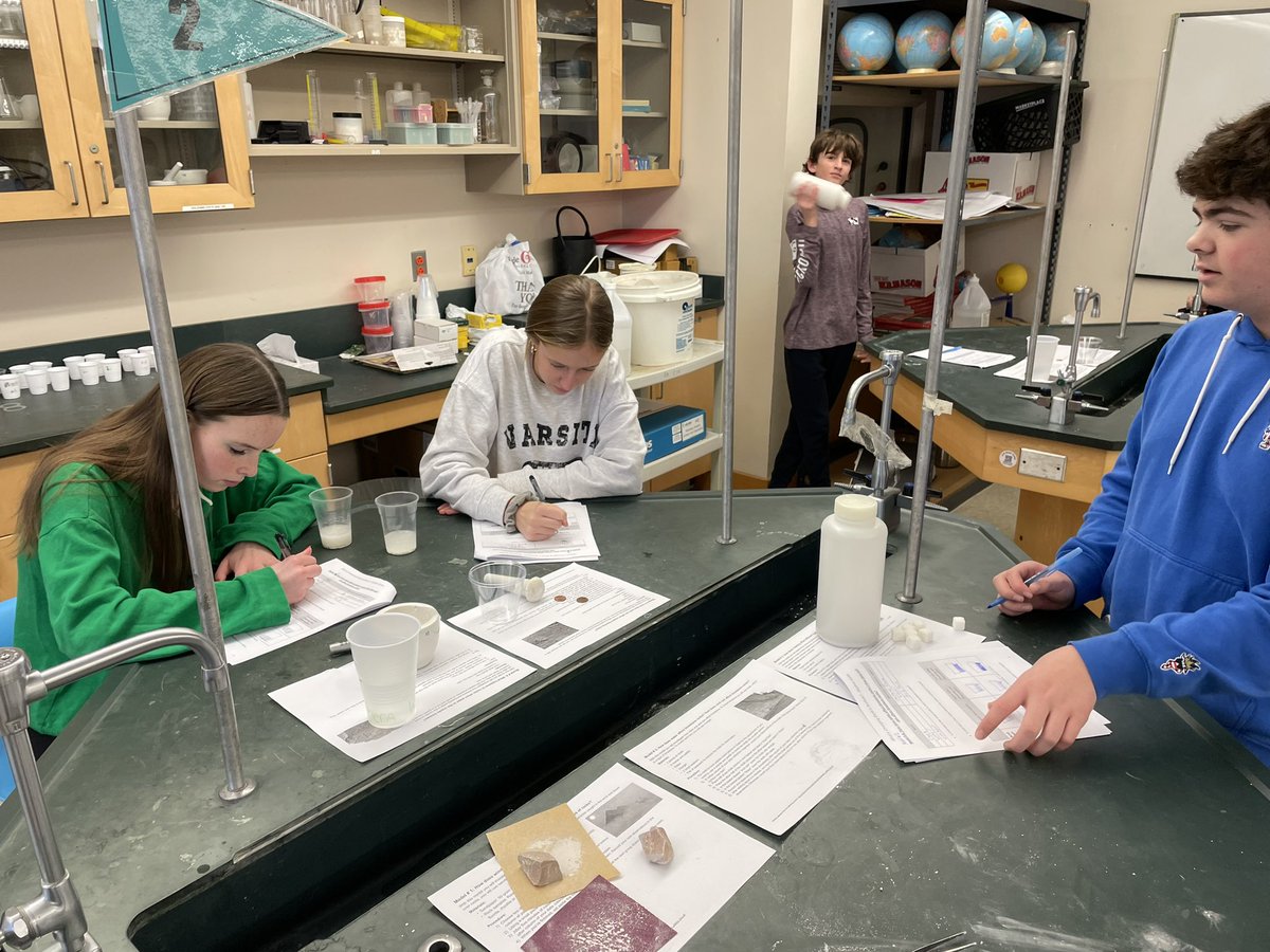 MsSchillingGC's tweet photo. After defining the phenomenon in class earlier this week, students in Earth Science explored various models of how earth’s surface chances over time. #GCgrows @Garden_City_HS https://t.co/xUpYxloPCl