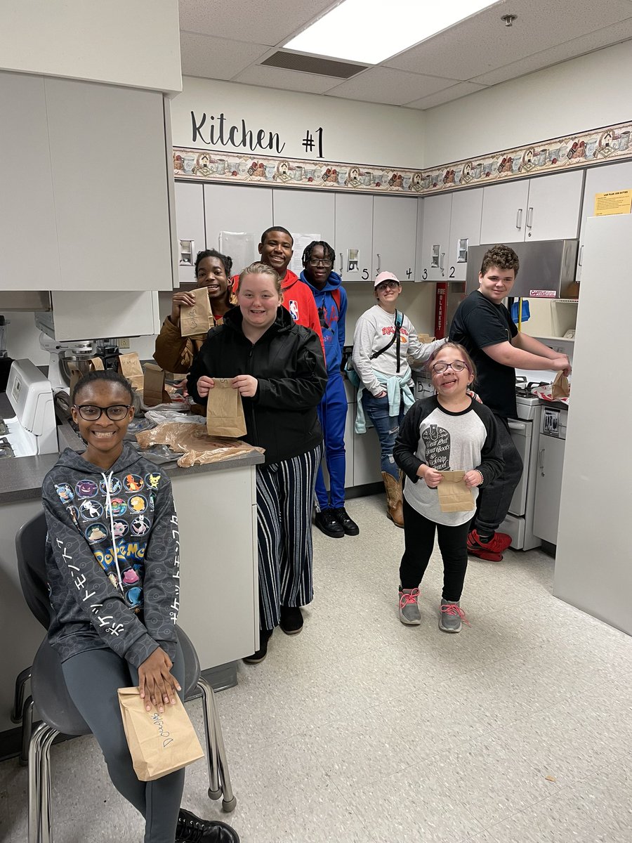 FzeEnterprise's tweet image. We are preparing for the luncheon today! We cannot wait to serve chili to the staff at East 😊