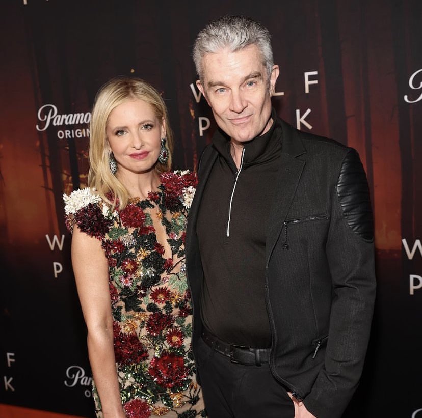giselleb1234's tweet photo. Buffy and Spike together again! AHH this reunion makes me so happy! Loved that James Marsters came to support Sarah Michelle Gellar on her new show #Wolfpack 🥹❤️🙌🏽 #spuffyforever ! #wolfpackseries #WolfPackPremiere #BuffyTheVampireSlayer https://t.co/OM88l2HvJQ
