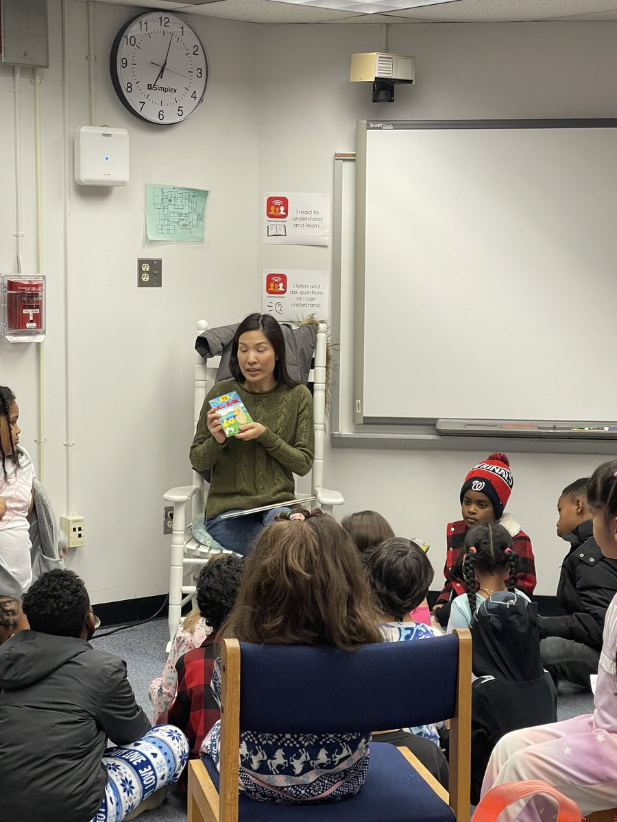 BMPliaison's tweet photo. Thank you to our many volunteer readers, both parents and staff, who shared stories in Russian, Hindi, Croatian, Chinese, Spanish, Arabic, Vietnamese, Japanese and Urdu for our “Celebrating Cultural Stories Night”. https://t.co/nF0QTTj1vh