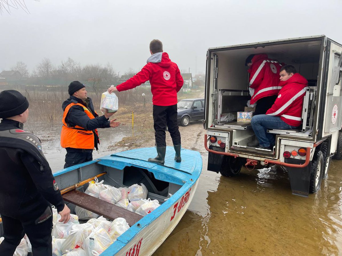 IFRC_Europe's tweet photo. All of the roads in this village in Belarus are blocked because of the flooding. 

The Belarus Red Cross team has delivered water and food to the residents so they have supplies while being cut from the mainland. https://t.co/KF2gc0F99h