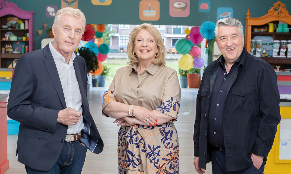 KookFans_nl's tweet photo. 🍰  Lach jij je ook suf om alle tweets over #HHB ? Hier lees je de leukste tweets van de vorige aflevering: https://t.co/RfFl2mwSKU https://t.co/memDljPZuh