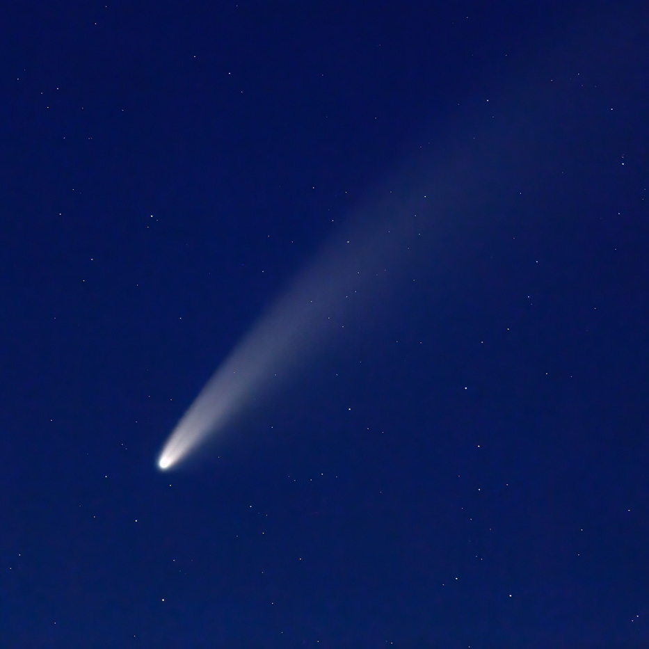 CVLbirding's tweet photo. Went to try for a pic of Comet C/2022 E3 (ZTF) last night. It was truly rubbish.
So instead decided to process one of my Neowise pics. Only took me 30 months to get rouund to it. A similarly half-assed effort but not too bad in the end for one frame. 5D3, 500 f4L #notracker https://t.co/hjo06IAkZF