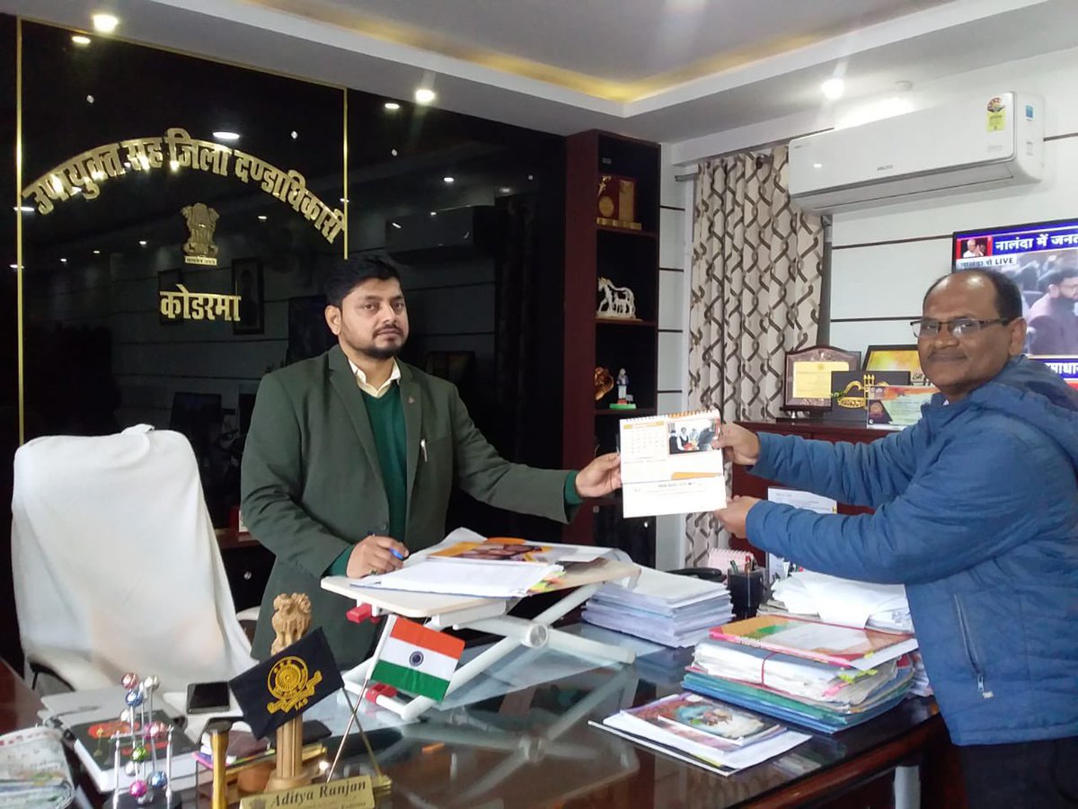 bksranchi's tweet photo. @bksranchi Child Rights Project coordinator presenting BKS 2023 calendar to Shri Aditya Ranjan (I.A.S) DC Koderma @dckoderma @sanjaykmranchi @bksclpakur https://t.co/ODOrdcxwcR