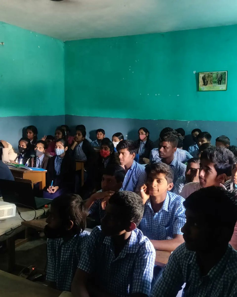 RotaryKPRoad's tweet photo. Career counselling session conducted by Rtn Geeta and Rtn Divya from Rotary Bengaluru Kanakapura road at Anekal for 60 students , which was very helpful for them. https://t.co/wnVQ8oEUcT