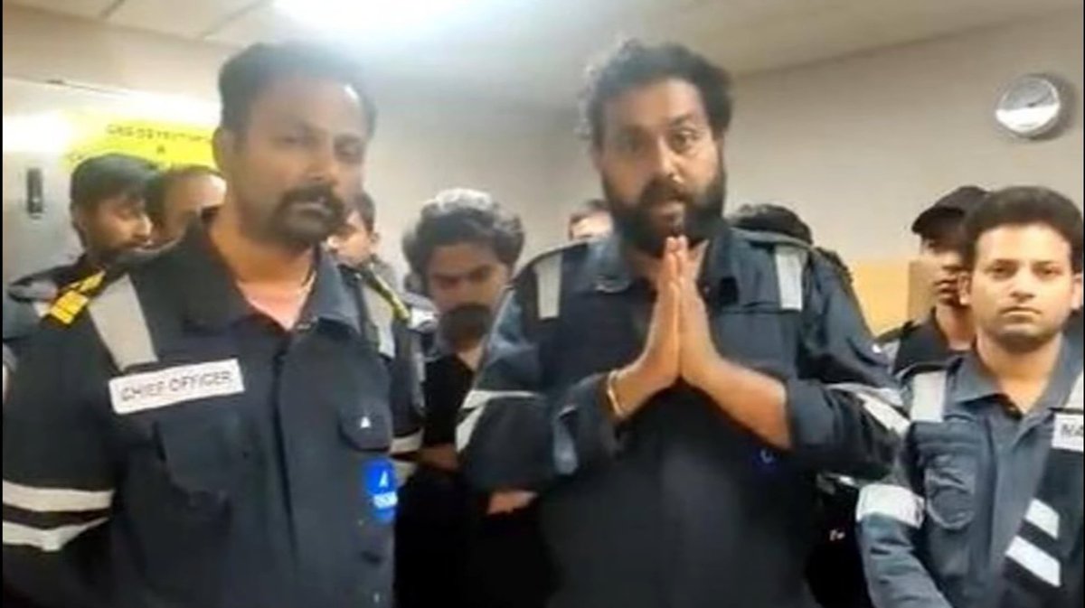 555mukeshkumar's tweet photo. #mtheroicidun 
SAVE 16 INDIAN SEAFARERS
#help #support 💔
#justiceforseafarersmtheroicidun
#Trending  @narendramodi @AmitShah @CMOPb @dgship_goi @ravishkumarfn @ndtv @ZeeNews @i_am_ravish @adgpi @ravishndtv @BhagwantMann @sudhirchaudhary 
सरकार ध्यान दीजिये👆💔
RETWEET 👈🏽👈🏽🙏🏾🙏🏾 https://t.co/uZBp9tCQh6