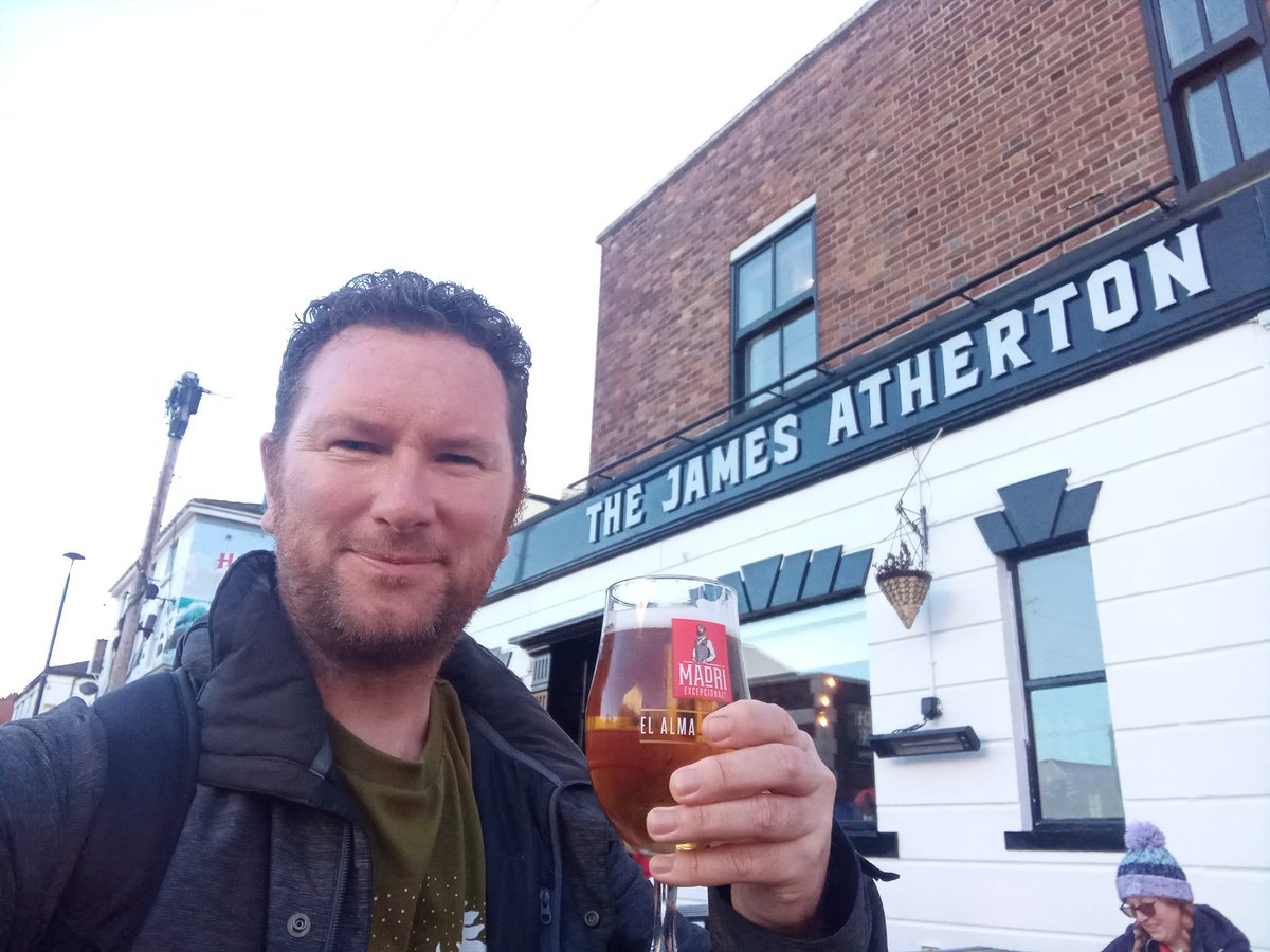 michaelvjjones's tweet photo. @greenmomentsuk @freshwalks Nice Beer at the end of our @freshwalks Hoylake to New Brighton walk at The James Atherton in #NEWNewBrighton 🍻 @danieldaviesRPL 🍻👍 #NewBrighton #Freshwalks #NatureDose 🍻👣🌊🇬🇧 https://t.co/Rk3edPm1Ox