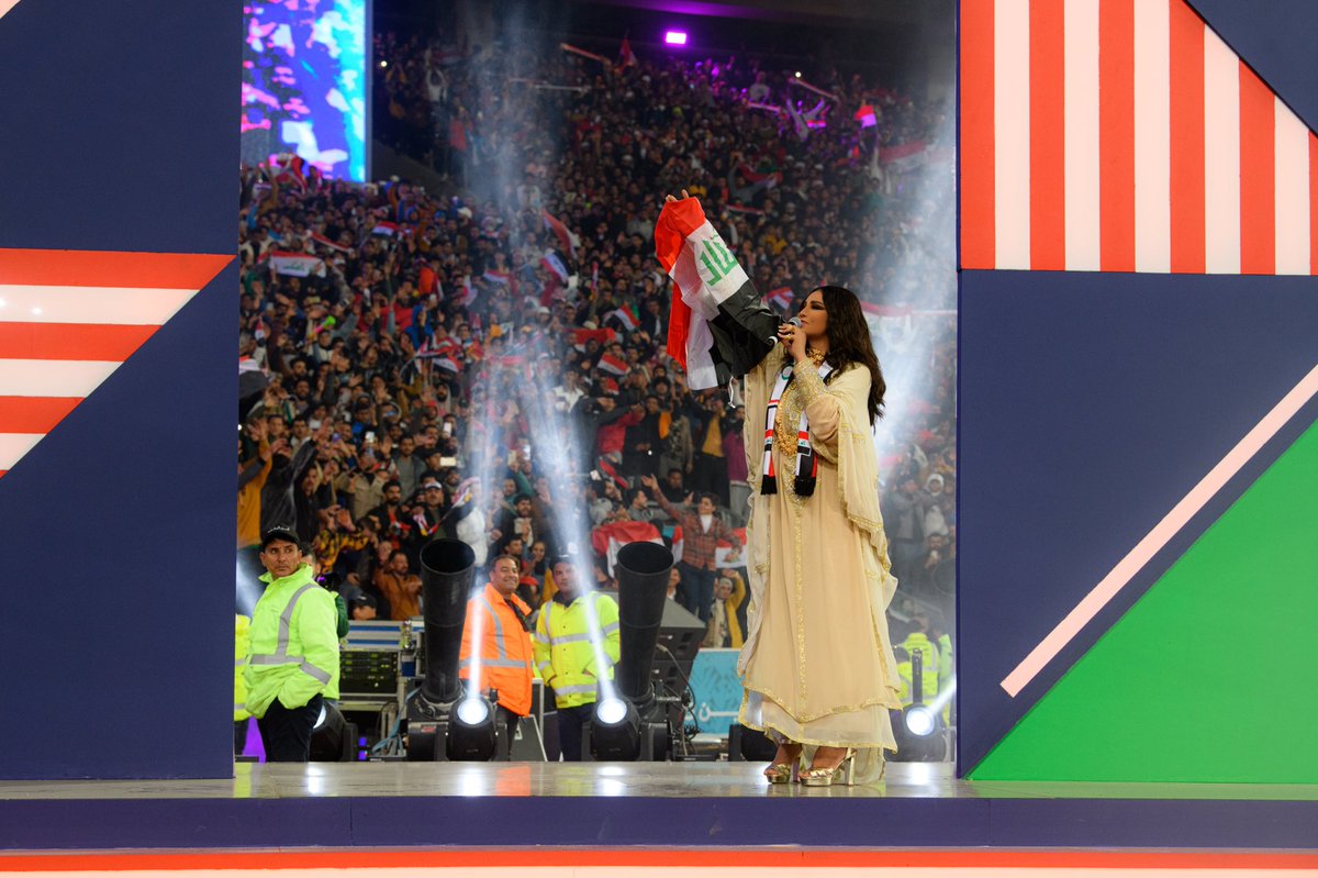 تشرفت اني مثلت بلادي #الامارات 🇦🇪في #البصره الشامخه #العراق العظيم ارض الحضارات تزينت بثوبي الاماراتي الذي افتخر به لأمثل هويتي الاماراتيه العربيه وبكل فخر لن انسى هذي الليله العظيمه في #البصرة لن انسى لقائي بكم وكأني اعرف كل شخص فيكم وكأني ولدت منكم #بنت_زايد #بنت_الامارات