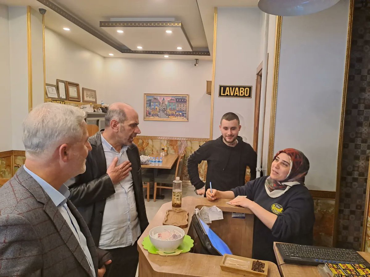 Geleneksel cuma esnaf ziyaretimizi ana teşkilatımızla beraber Eski Edirne Asfaltı'nda gerçekleştirdik.
#akparti #akpartiistanbul #akpartikadınkolları #akpartigençlikkolları #receptayyiperdoğan #rterdoğan #siyaset #reis #hurriyetmahallesi #gaziosmanpasa #2023yolundabiriz