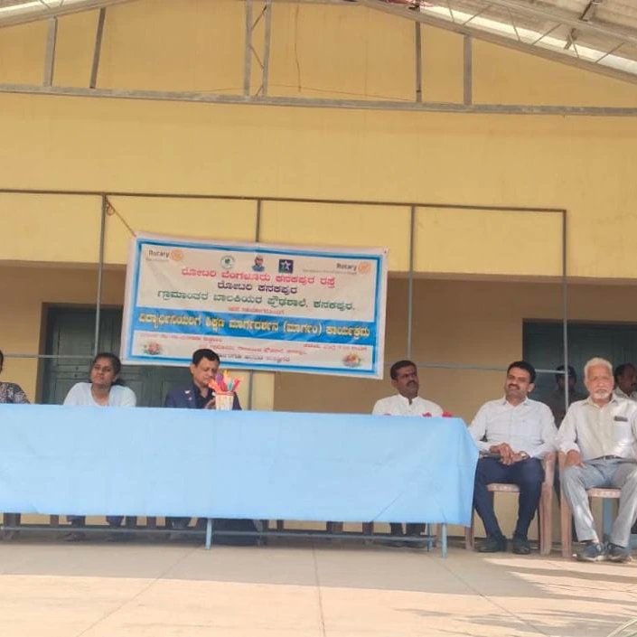 RotaryKPRoad's tweet photo. Rotary Bengaluru Kanakapura road  jointly with Rotary Kanakapura  today conducted  
students career counseling @ RES girl's school Over 160 students were counselled. https://t.co/uLeLDRyv1j
