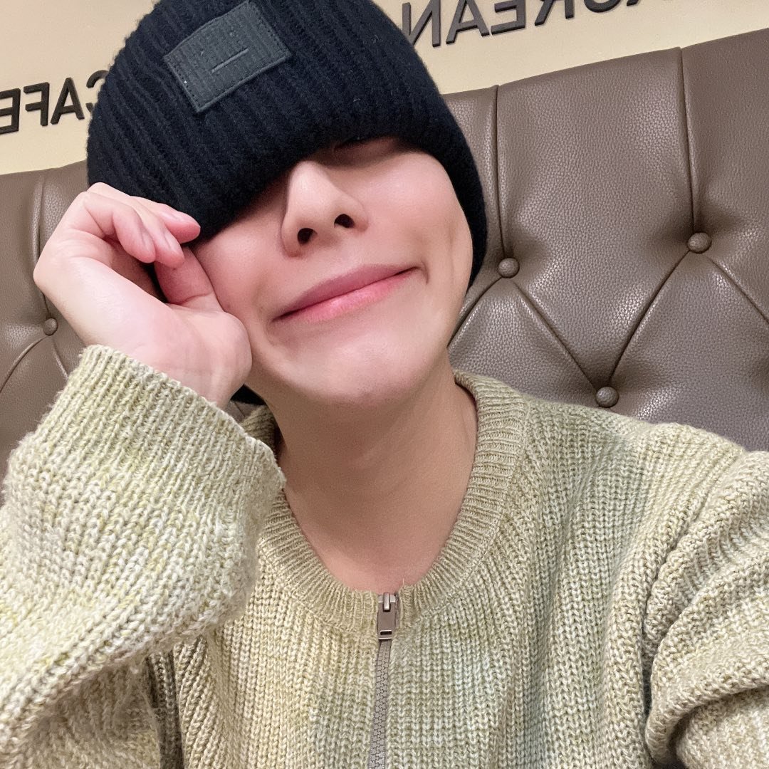 JINYOUNGS NEW PFP 🫶🏻😭