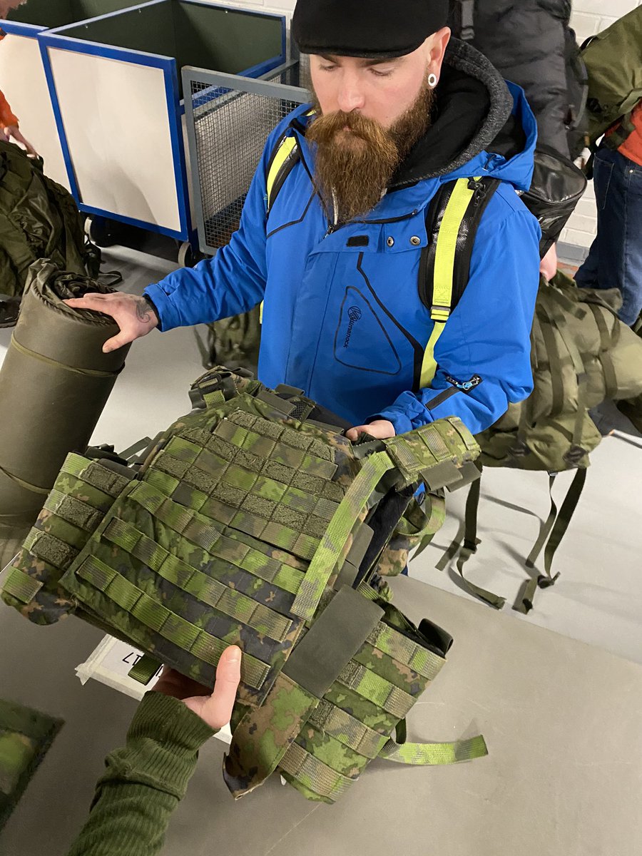 Nylandsbrigad's tweet photo. #nylbr inledde årets första #repövning när kustjägarkompaniets befäl och militärförare ryckte in för deras förberedande utbildning inför en stridsövning. Nästa vecka deltar kompaniet i Arméns stridsövning på Västra-Nyland med trupper från @KaartinJR, @PorinPR och @PanssariPR. https://t.co/iCs9b28gBn