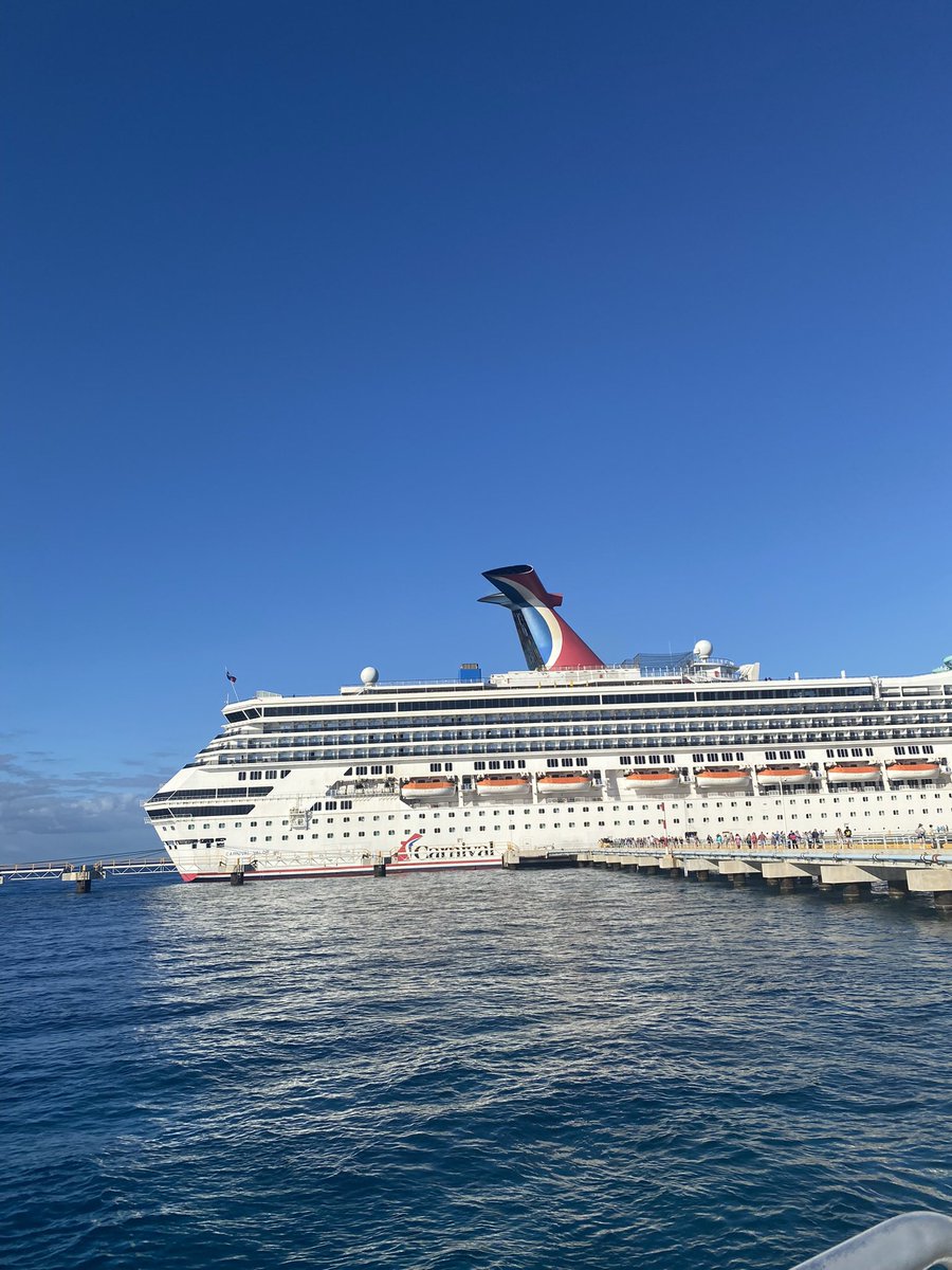 tnels94's tweet photo. feeling especially sun-soaked and not quite ready to be back in the snow. but I can officially announce that I am hooked on cruising after a fantastic first voyage on @CarnivalCruise! https://t.co/PA4XaGjCM7