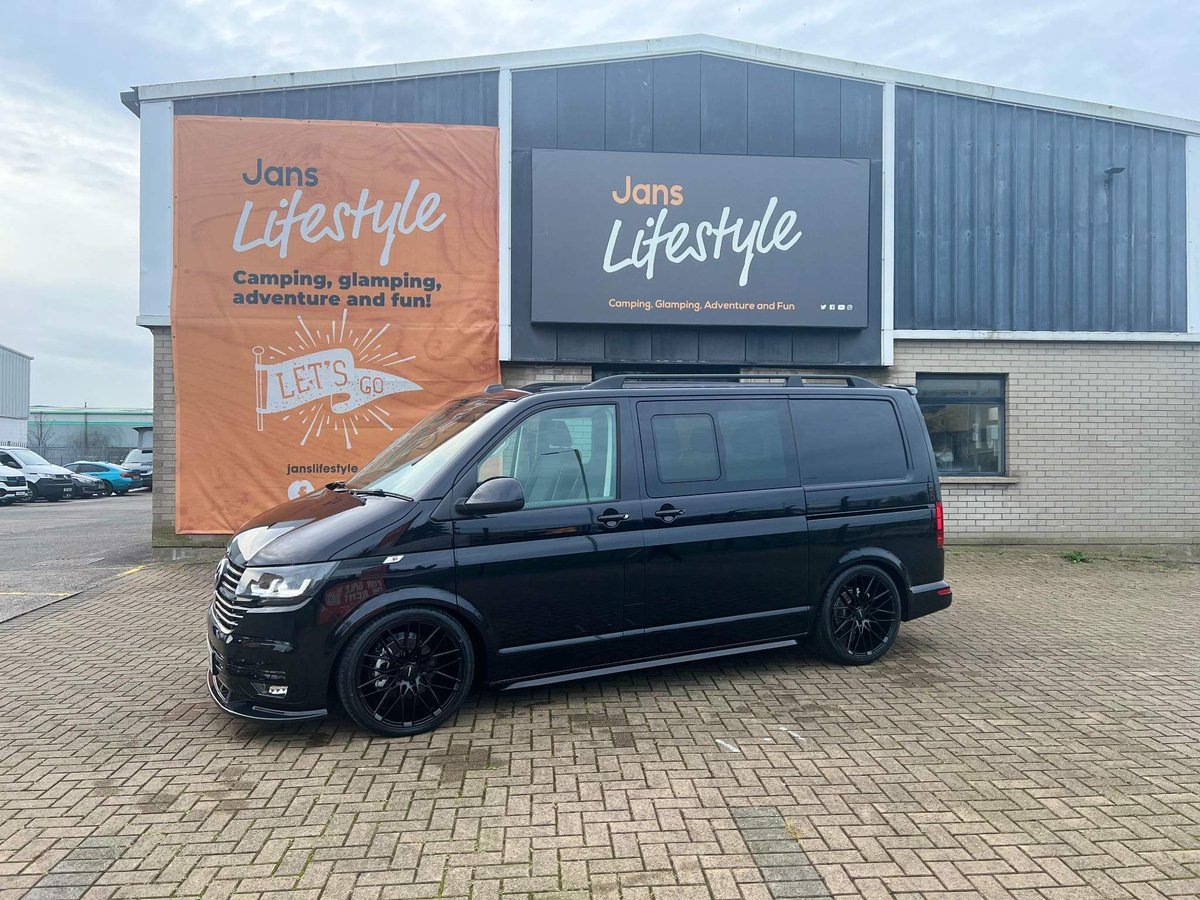 🏁 New Arrivals🏁

Check out this gorgeous VW Highline Kombi van!

Stunning deep pearl black metallic paint🖤
 
📲For more info visit: bit.ly/3XoVFYd
 📍Visit our Belfast showroom on the Boucher Road.
📞 Or speak to our team on 0330 912 1465