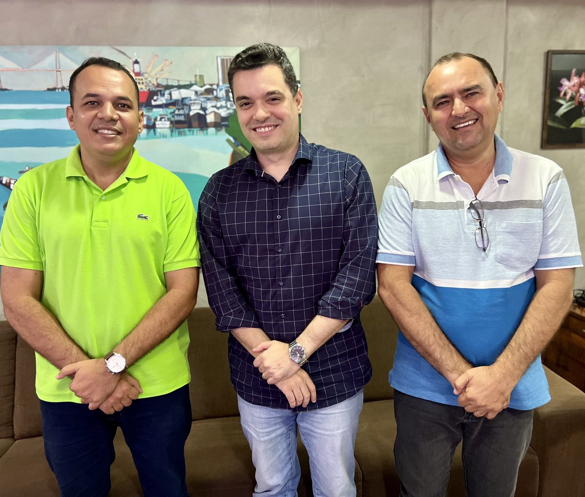 walteralvesrn's tweet photo. Reunião com os amigos de Lagoa Salgada: prefeito Osivan Queiroz e Netinho Queiroz. 👍

De Bento Fernandes: prefeito Júnior Marques e assessora política Illany. 🤝

#WalterViceGovernador #LagoaSalgada #BentoFernandes https://t.co/2lPAmRasOk