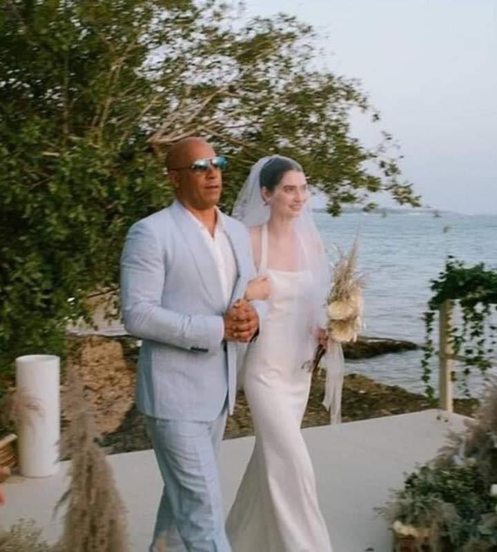 enzacensura's tweet image. chicos, la hija de Paul Walker se casó y miren quién la acompañó al altar 🥲😭🥲😭