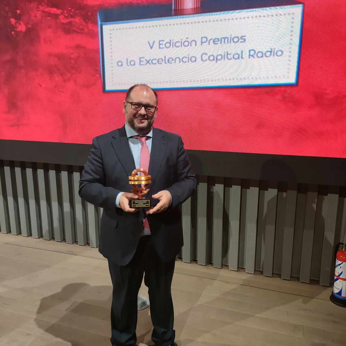 victor_fuertes_'s tweet photo. MWCC gana el Premio a la Excelencia a la Institución más Inspiradora en los V premios @CAPITALRADIOB
 
https://t.co/XqwDUVoQBD 
@madrid_wcc 
#objetivo17 https://t.co/Gt14PQ8LaC
