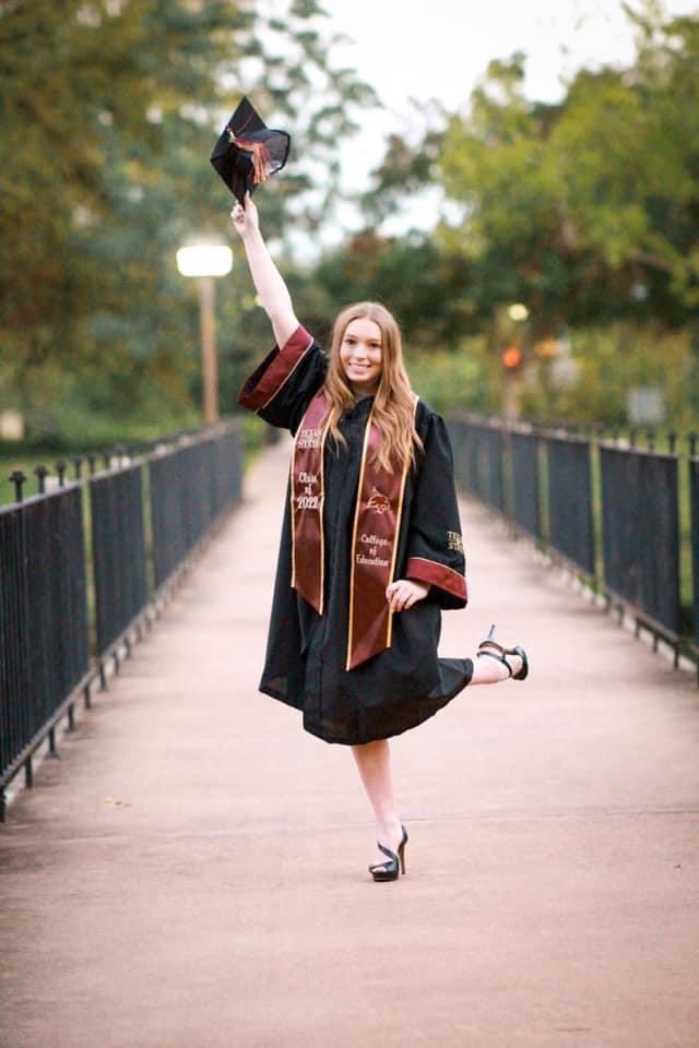 SCUCISD's tweet photo. Congrats Alison Ranke, Class of 2018 alumna from @SamuelClemensHS. She received her Bachelor’s degree in Exercise Sports Science from Texas State University, with Cum Laude honors. Alison is currently serving as a long-term substitute PE teacher at Clemens HS. https://t.co/k2VknYlrUT
