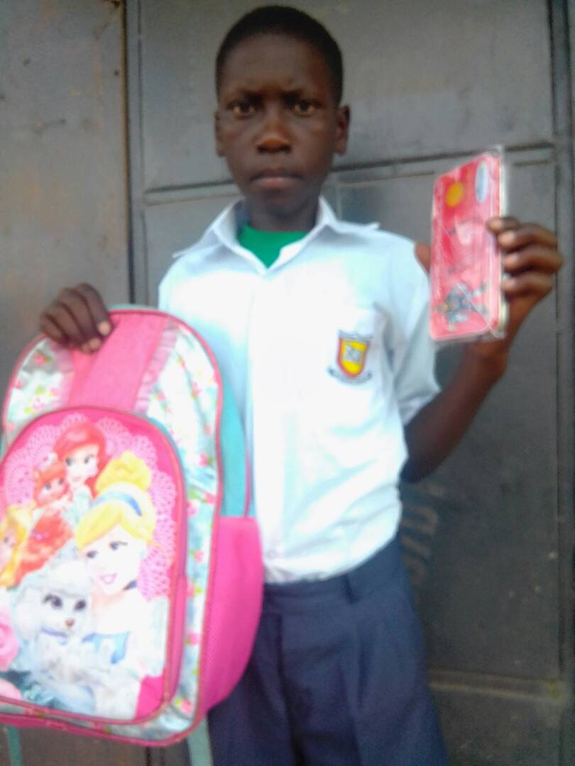 gerald1baguma's tweet photo. Its just days to the reopening of schools. Be that hope for her/him to go back to school this academic year.
Your donation is the greatest hope she/he has got. That donation will make a difference in her life
@supportadreamf1
@BahandagiraD
@NakabuyeHildaF
#GivingHand https://t.co/EWmr6HnXYk