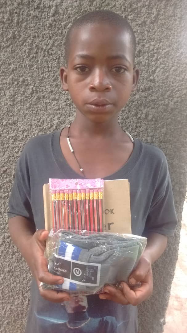 gerald1baguma's tweet photo. Its just days to the reopening of schools. Be that hope for her/him to go back to school this academic year.
Your donation is the greatest hope she/he has got. That donation will make a difference in her life
@supportadreamf1
@BahandagiraD
@NakabuyeHildaF
#GivingHand https://t.co/EWmr6HnXYk