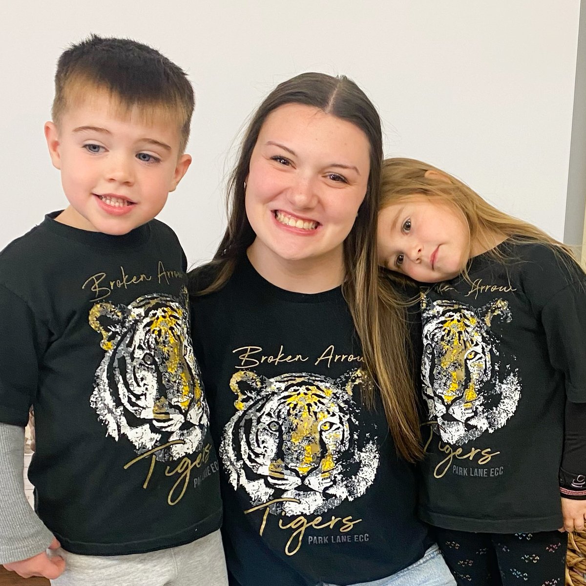 BASchools's tweet photo. It’s Friday, which means it’s SPIRIT DAY! 🐯
When you match your teacher, taking a photo together is a must! So sweet, Park Lane ECC!
#ThisIsHomeBA https://t.co/qMhhTT2X8G
