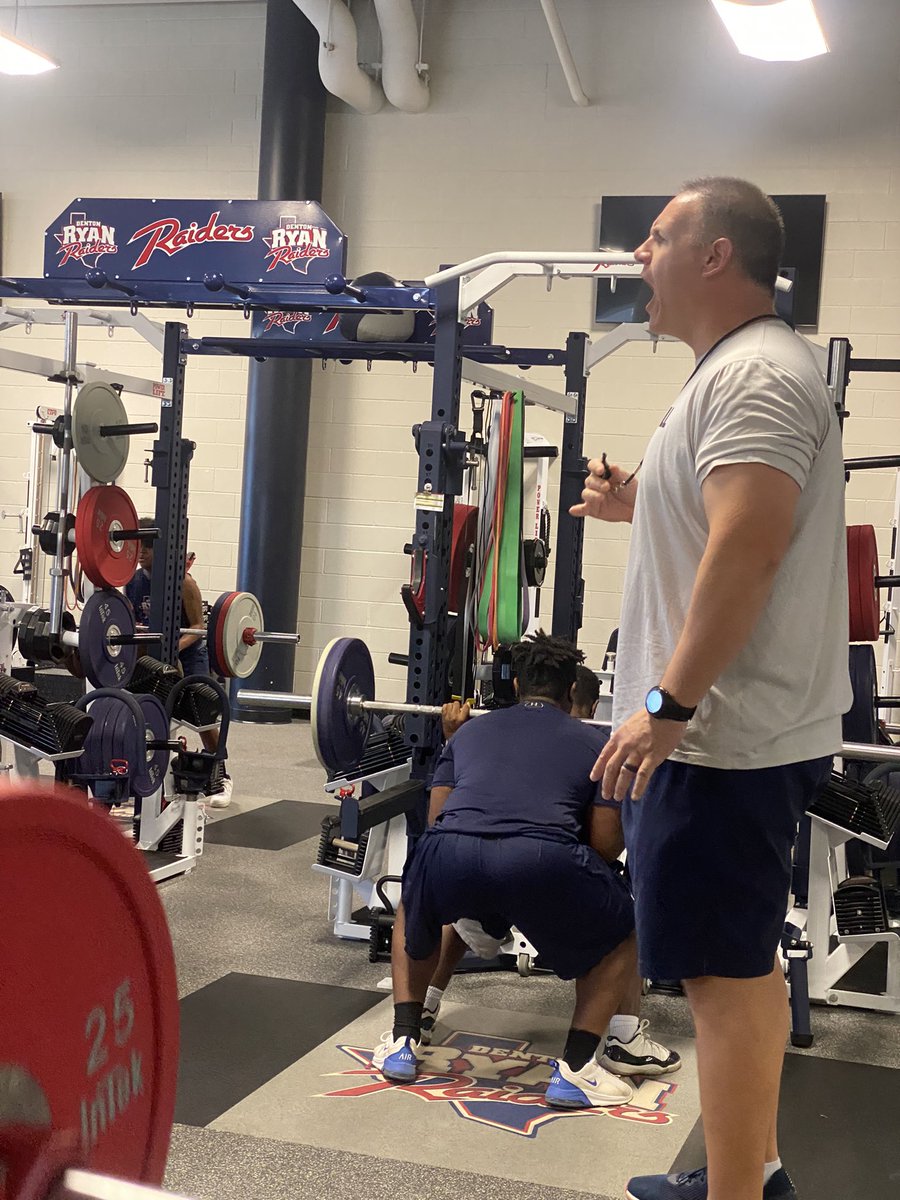 CoachRRyan's tweet photo. Iron Sharpens Iron… Raider Freshman putting in the #WORK this fine Friday morning. #HomeOfChampions #🤞🏻 #stillRyan #ThereIsOnlyOneRyan @DaveHenigan @CoachDeLaTorre @pgalyon1 https://t.co/crC3PXedYE