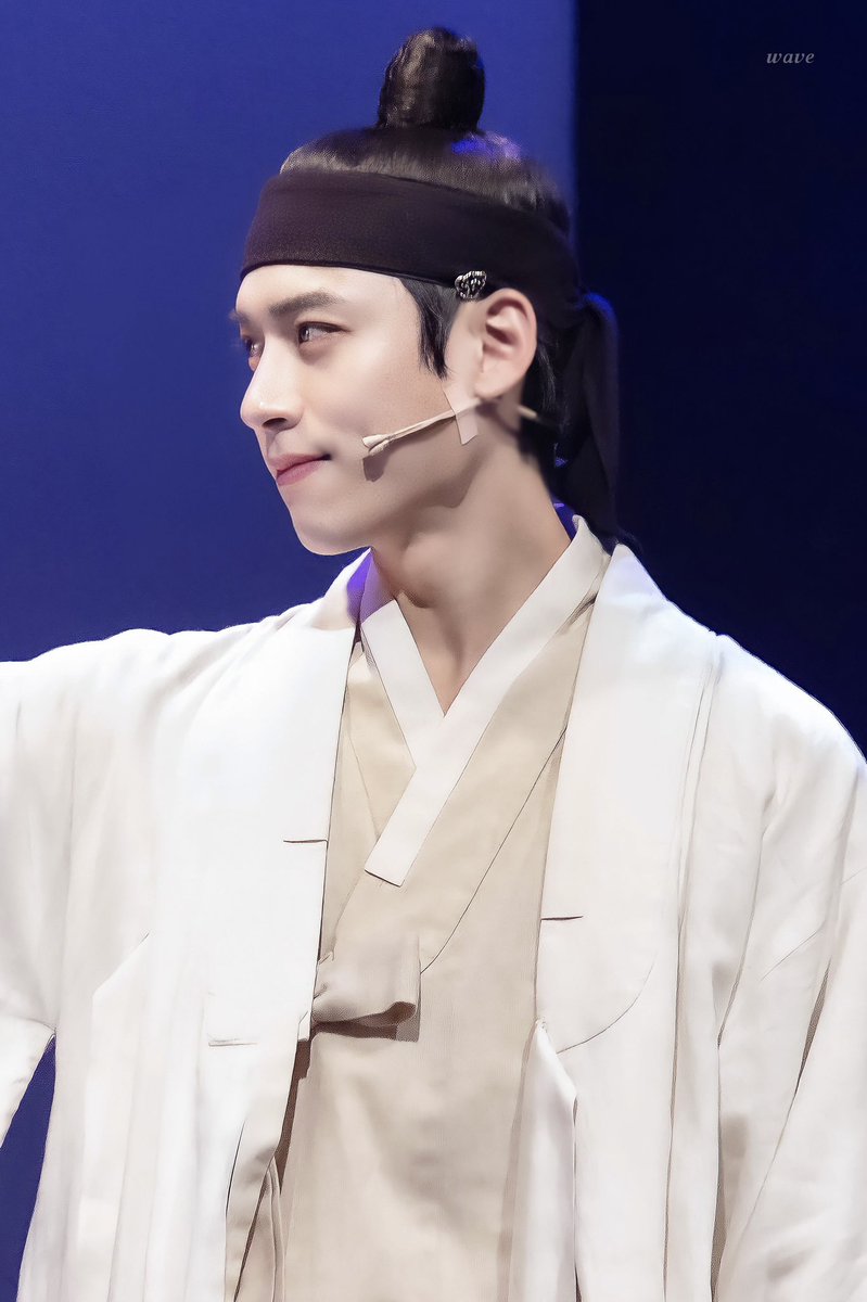 WAV_P1C's tweet photo. 230120 밤 뮤지컬 미수
미수 役 | 윤승우

날 살게 한 나의 작은 빛

#미수 #윤승우 https://t.co/y9F7w7zRDu