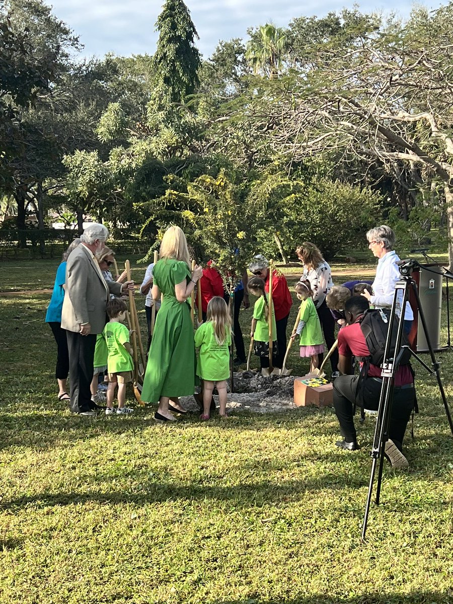 Dr. Presley Charles tweet media