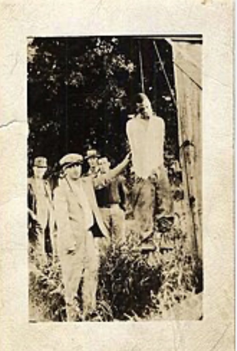 SDee36's tweet photo. @GovRonDeSantis @RonDeSantisFL You are the worst. Just the worst. Hey CRT is vital, to not forget and to teach. Racism should be a felony. You are making it a right. You need me to draw a picture Death Santis? Here’s a historical photo posted for truth, information&educational wokeness only. #DarthSantis https://t.co/pvF0mHD4Ao